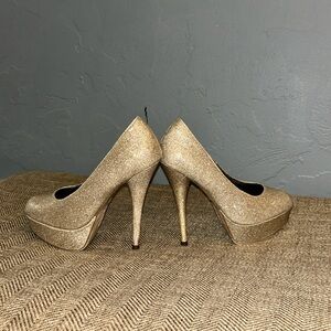 Gold Glitter heels size 6.5W
